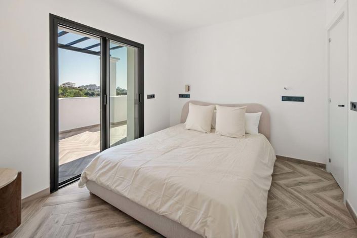 Image No.21-3 Bed Penthouse for sale