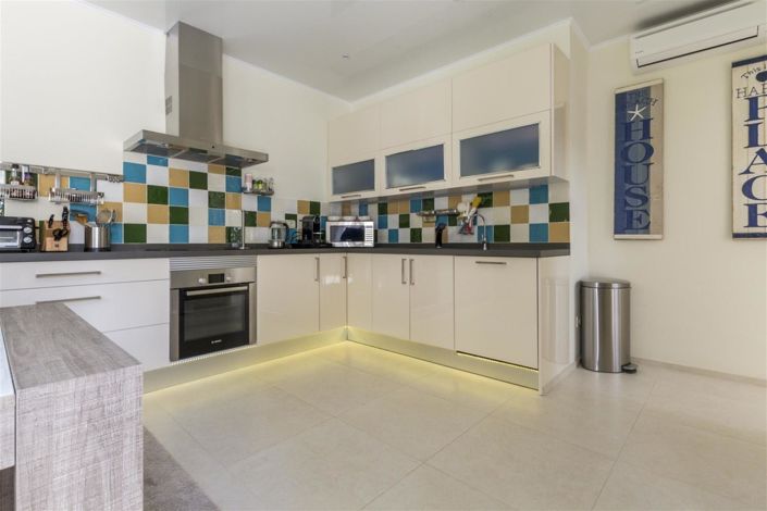 Image No.10-4 Bed Villa for sale