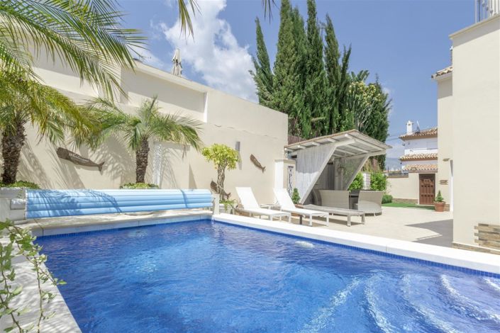 Image No.2-4 Bed Villa for sale