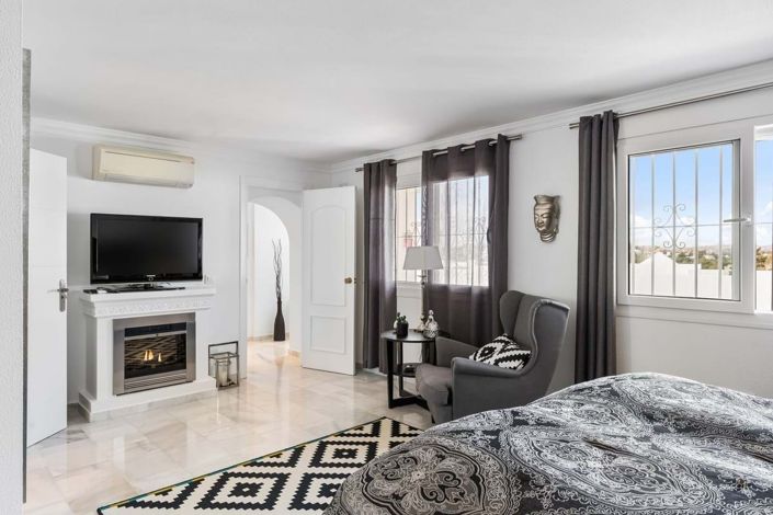 Image No.17-3 Bed Townhouse for sale