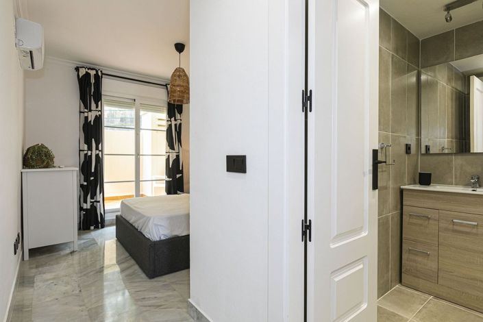 Image No.27-2 Bed Property for sale