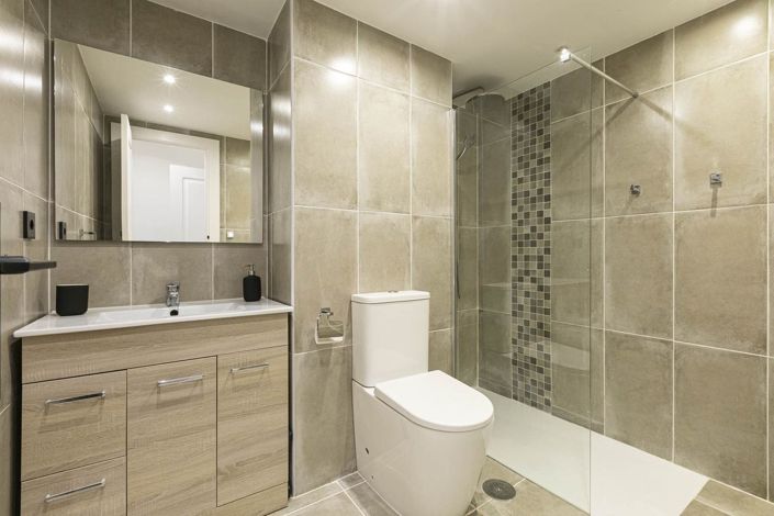 Image No.28-2 Bed Property for sale