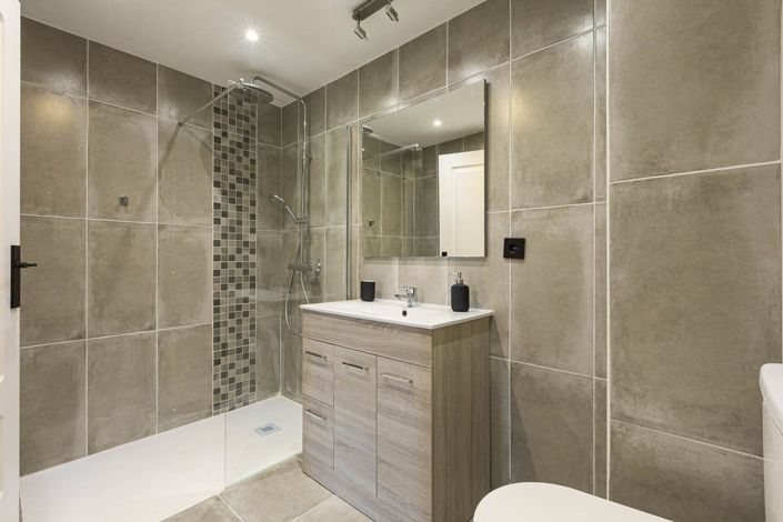 Image No.36-2 Bed Property for sale