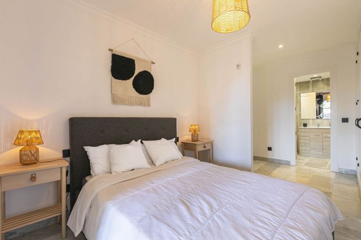 Image No.40-2 Bed Property for sale