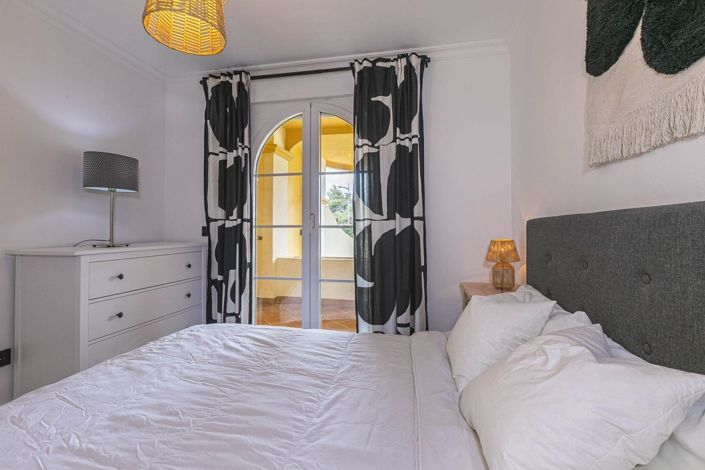 Image No.41-2 Bed Property for sale