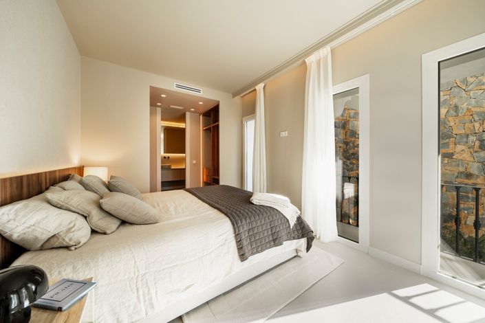 Image No.18-3 Bed Property for sale