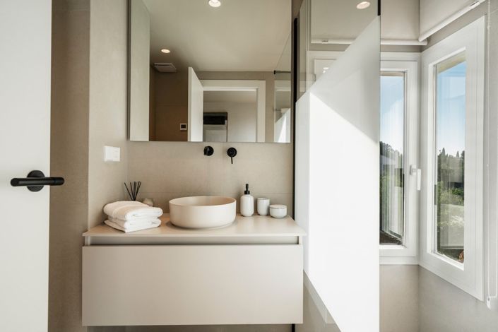 Image No.27-3 Bed Property for sale