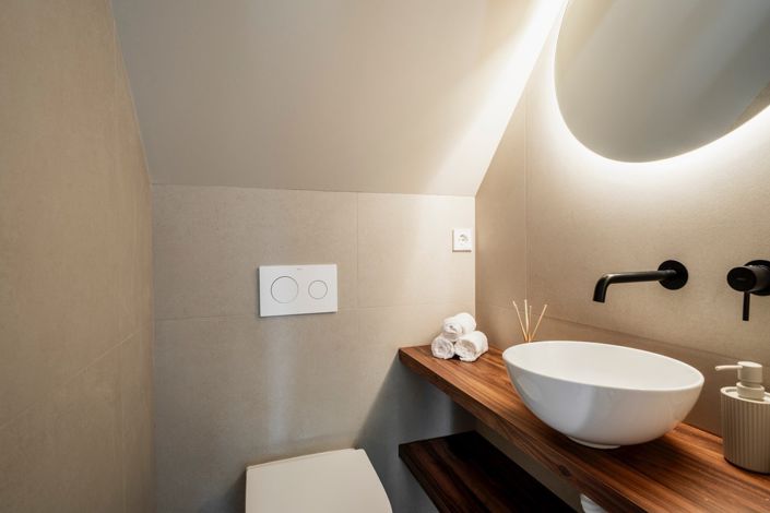 Image No.28-3 Bed Property for sale