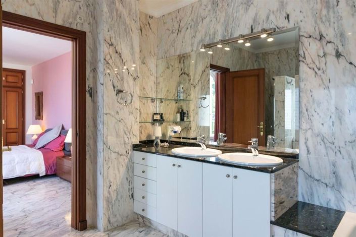 Image No.42-4 Bed Villa for sale