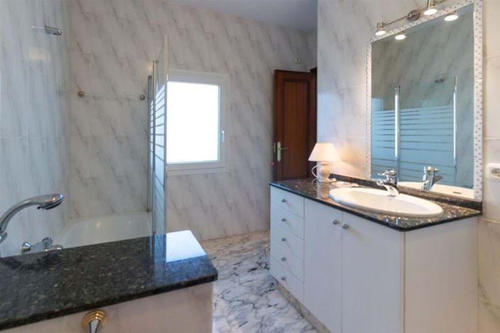 Image No.49-4 Bed Villa for sale