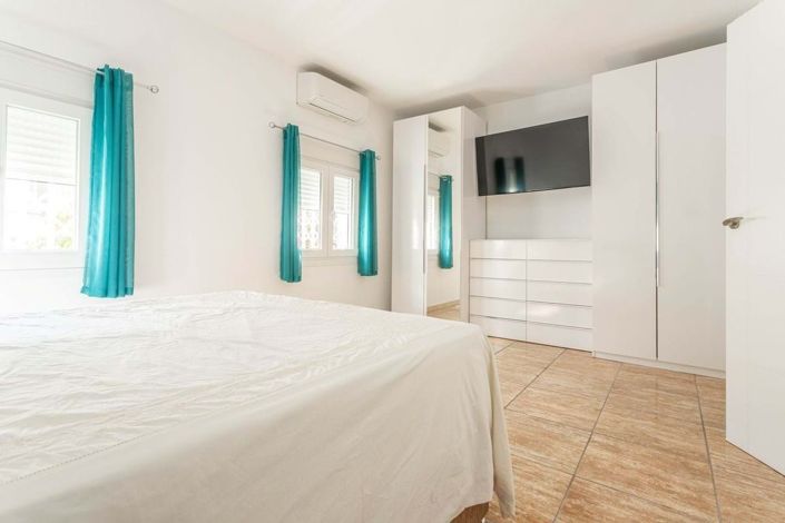 Image No.9-4 Bed Villa for sale