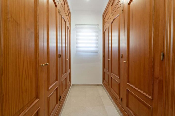 Image No.48-4 Bed Villa for sale