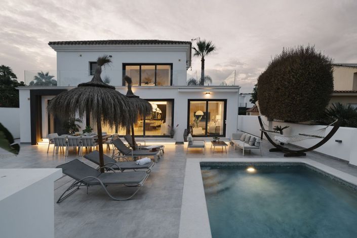 Image No.3-4 Bed Villa for sale