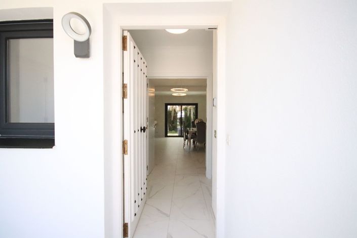 Image No.25-5 Bed Villa for sale