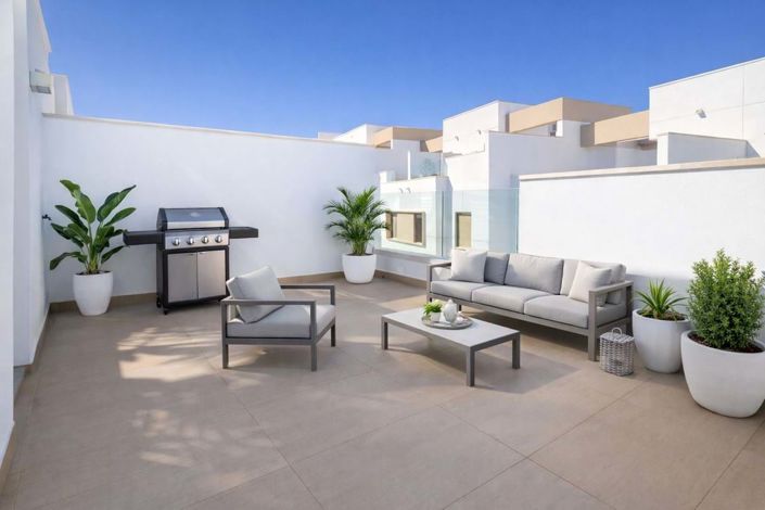 Image No.45-3 Bed Townhouse for sale