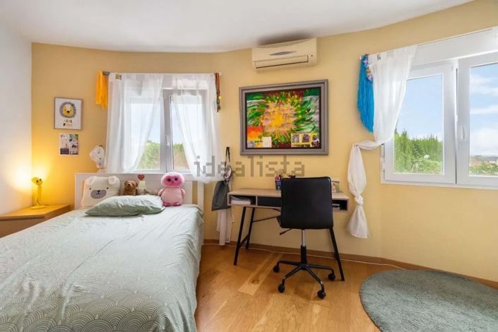 Image No.12-4 Bed Apartment for sale