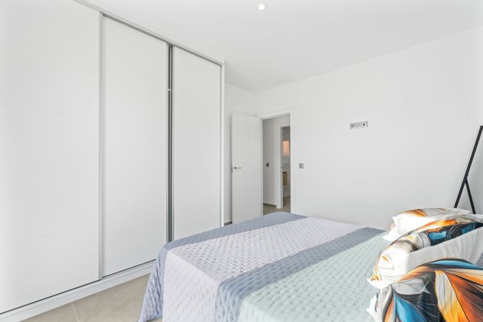 Image No.12-3 Bed Semi-Detached for sale