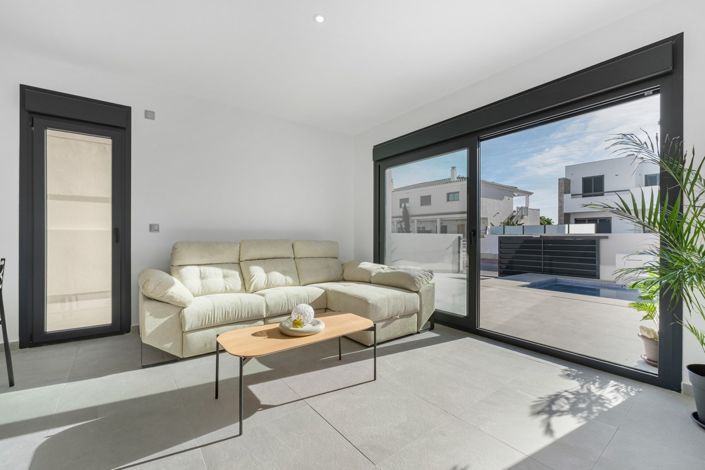 Image No.4-3 Bed Semi-Detached for sale