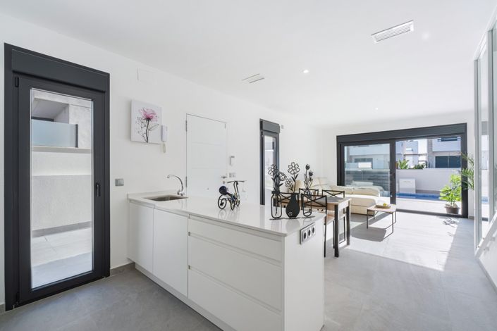 Image No.9-3 Bed Semi-Detached for sale