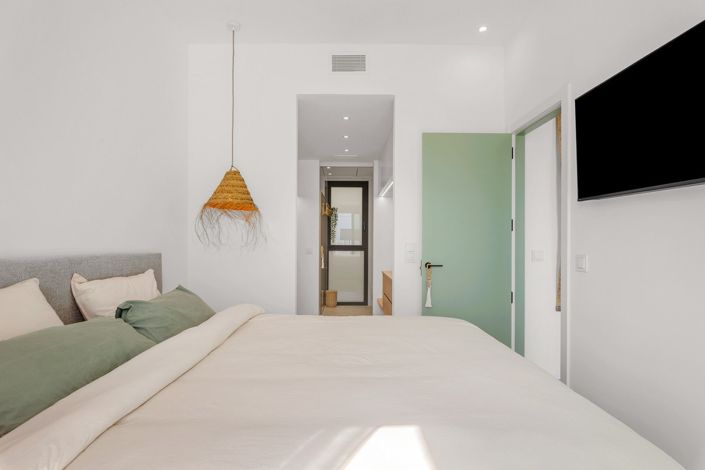 Image No.44-3 Bed Semi-Detached for sale