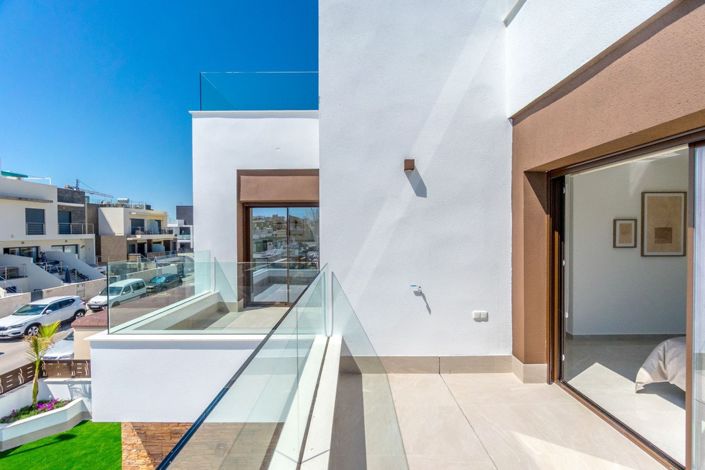 Image No.24-3 Bed Townhouse for sale