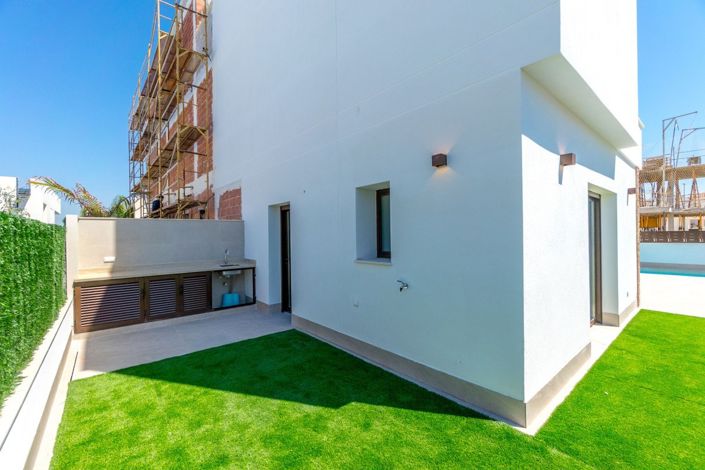 Image No.8-3 Bed Townhouse for sale