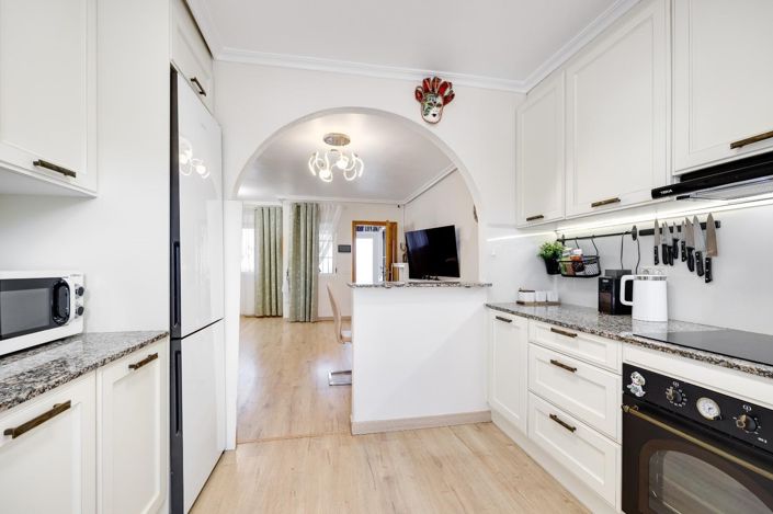 Image No.17-3 Bed Townhouse for sale