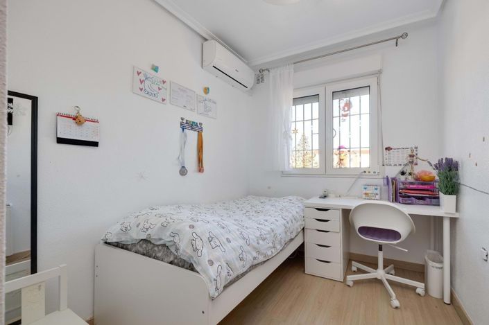 Image No.28-3 Bed Townhouse for sale