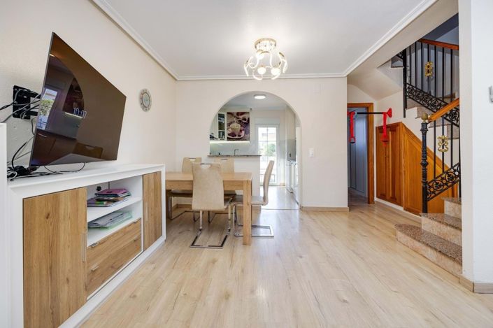 Image No.8-3 Bed Townhouse for sale