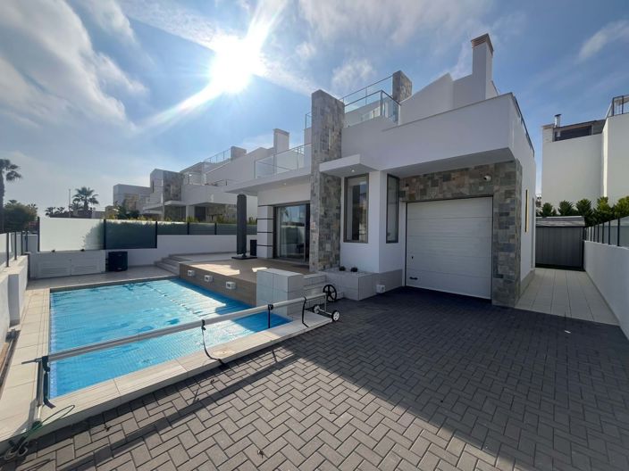 Image No.28-3 Bed Villa for sale