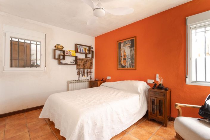 Image No.16-4 Bed Townhouse for sale