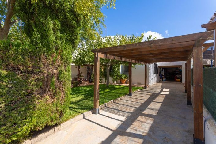 Image No.25-4 Bed Townhouse for sale