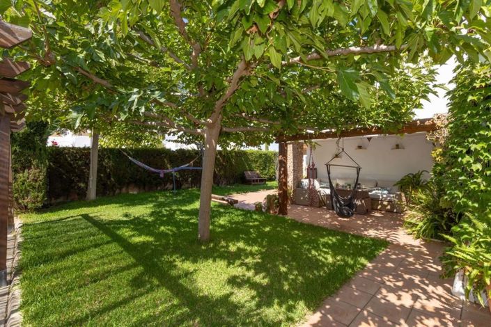 Image No.26-4 Bed Townhouse for sale