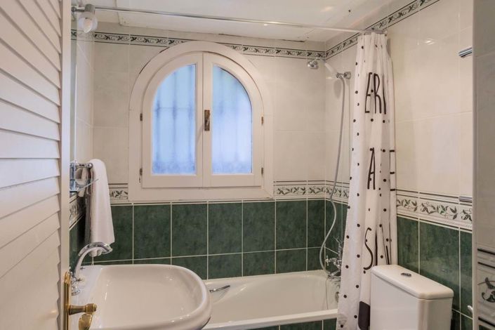 Image No.26-3 Bed Townhouse for sale