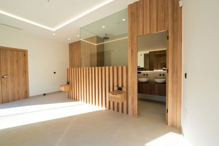 Image No.40-4 Bed Villa for sale