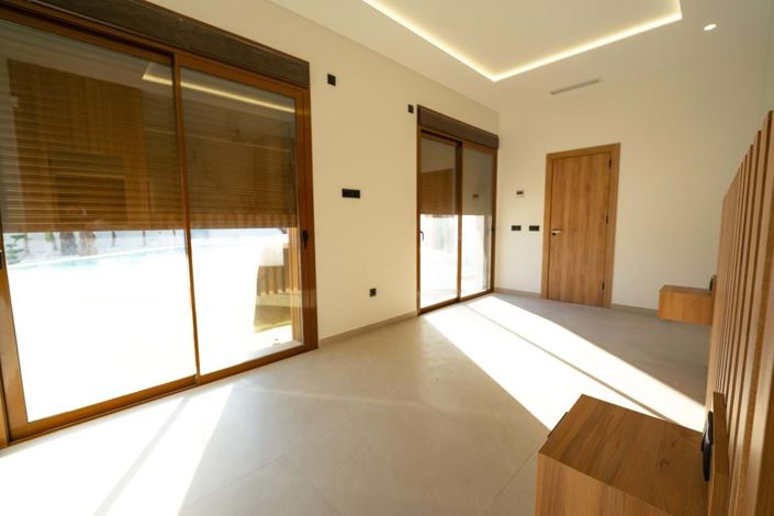 Image No.42-4 Bed Villa for sale