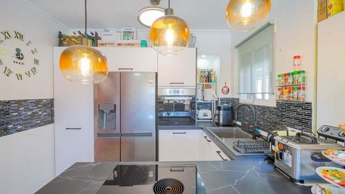 Image No.20-2 Bed Townhouse for sale