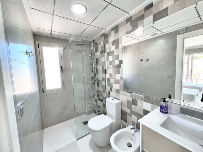 Image No.18-4 Bed Villa for sale