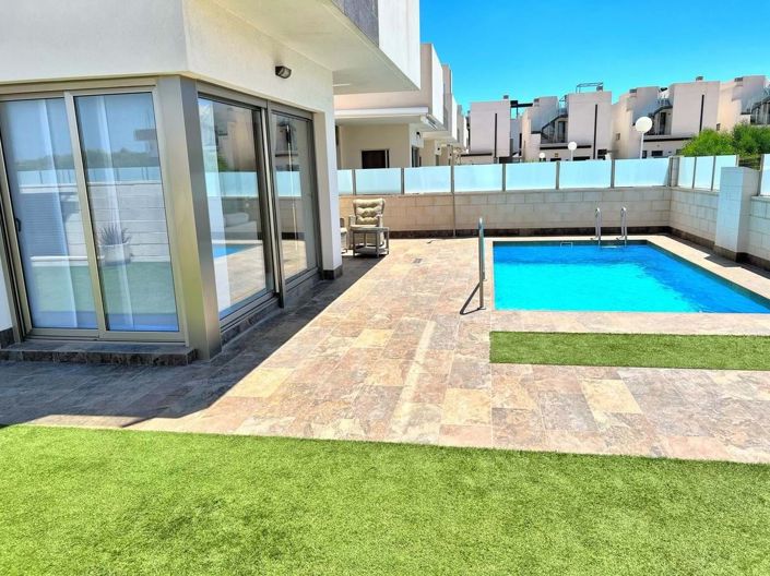 Image No.3-4 Bed Villa for sale