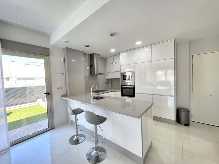 Image No.9-4 Bed Villa for sale