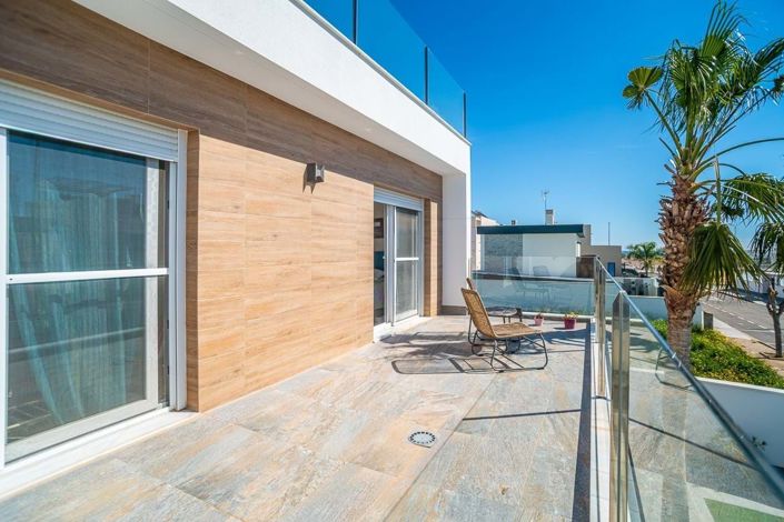 Image No.25-3 Bed Villa for sale