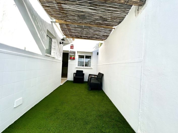 Image No.17-4 Bed Townhouse for sale