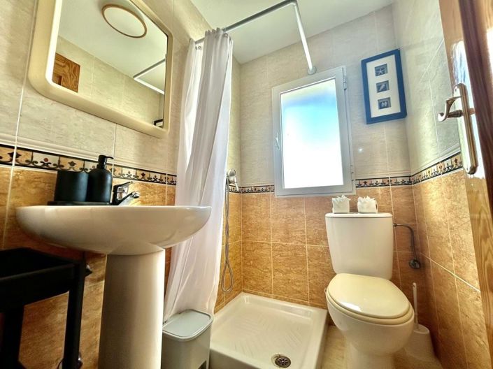 Image No.21-4 Bed Townhouse for sale