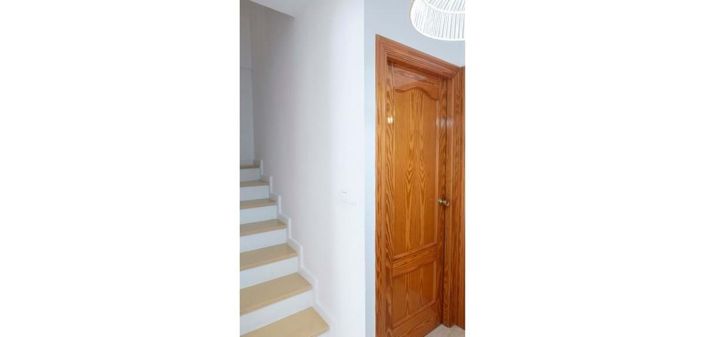 Image No.18-4 Bed Townhouse for sale