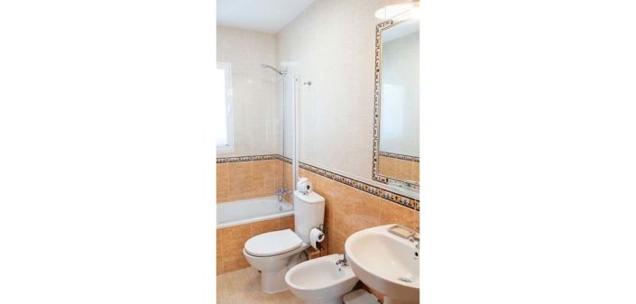 Image No.19-4 Bed Townhouse for sale