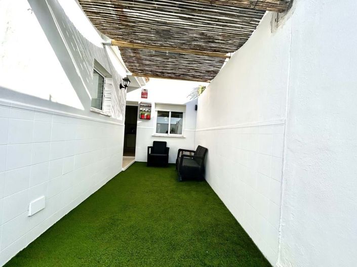 Image No.17-4 Bed Townhouse for sale