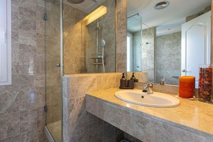 Image No.27-3 Bed Apartment for sale