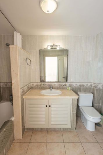 Image No.18-4 Bed Townhouse for sale