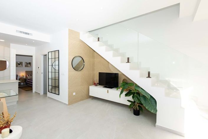 Image No.9-3 Bed Semi-Detached for sale