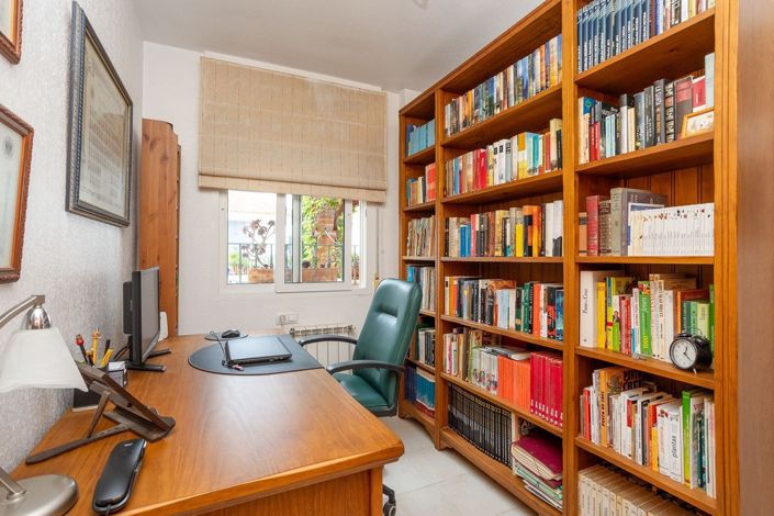 Image No.25-3 Bed Townhouse for sale